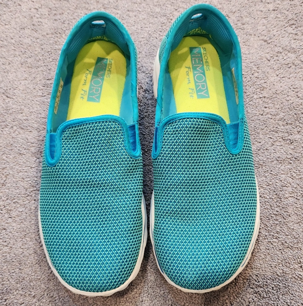 Misses Skechers Go Walk Shoes Size 10